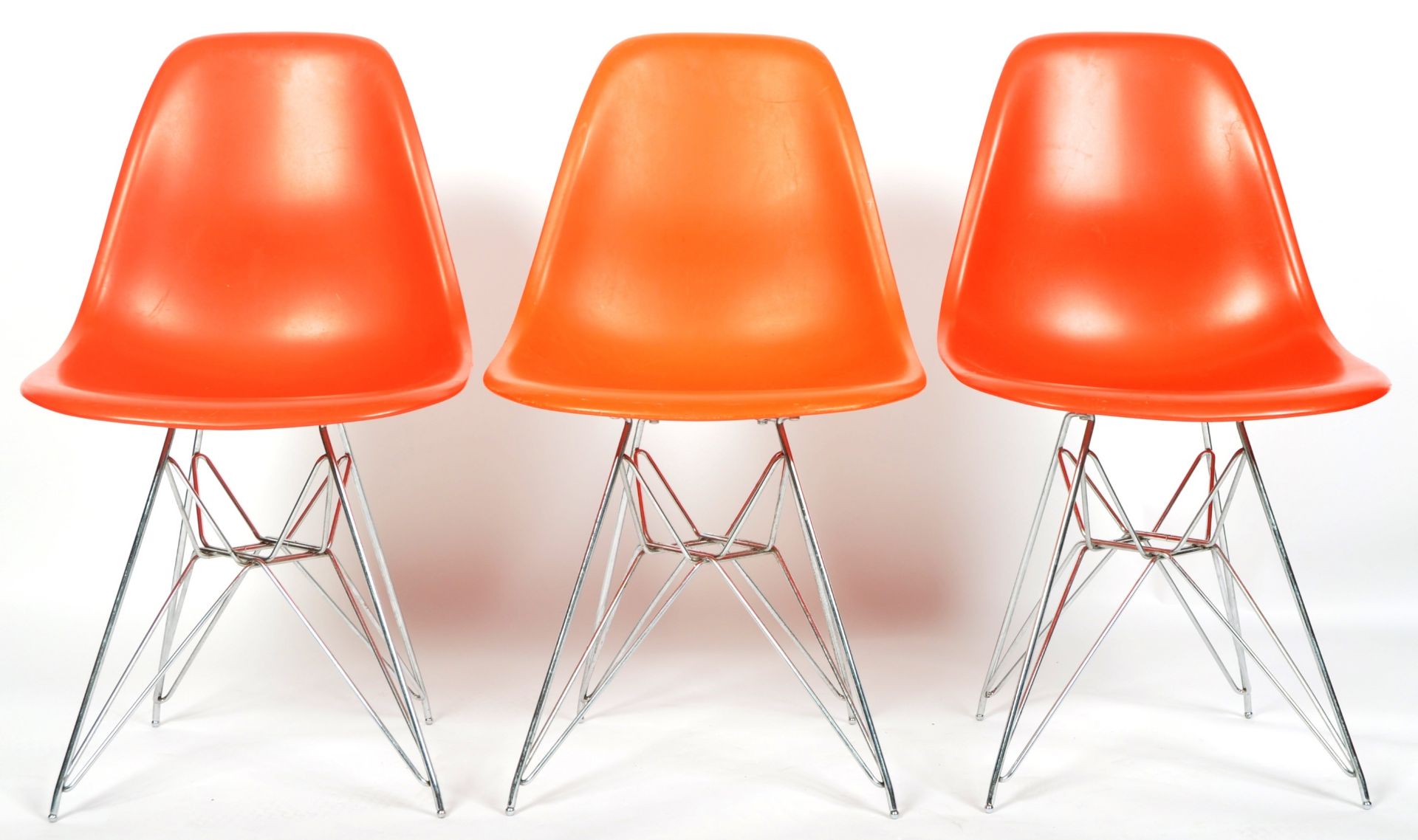 CHARLES & RAY EAMES FOR VITRA - SET OF SIX DSR EAMES PLASTIC CHAIRS - Image 3 of 10