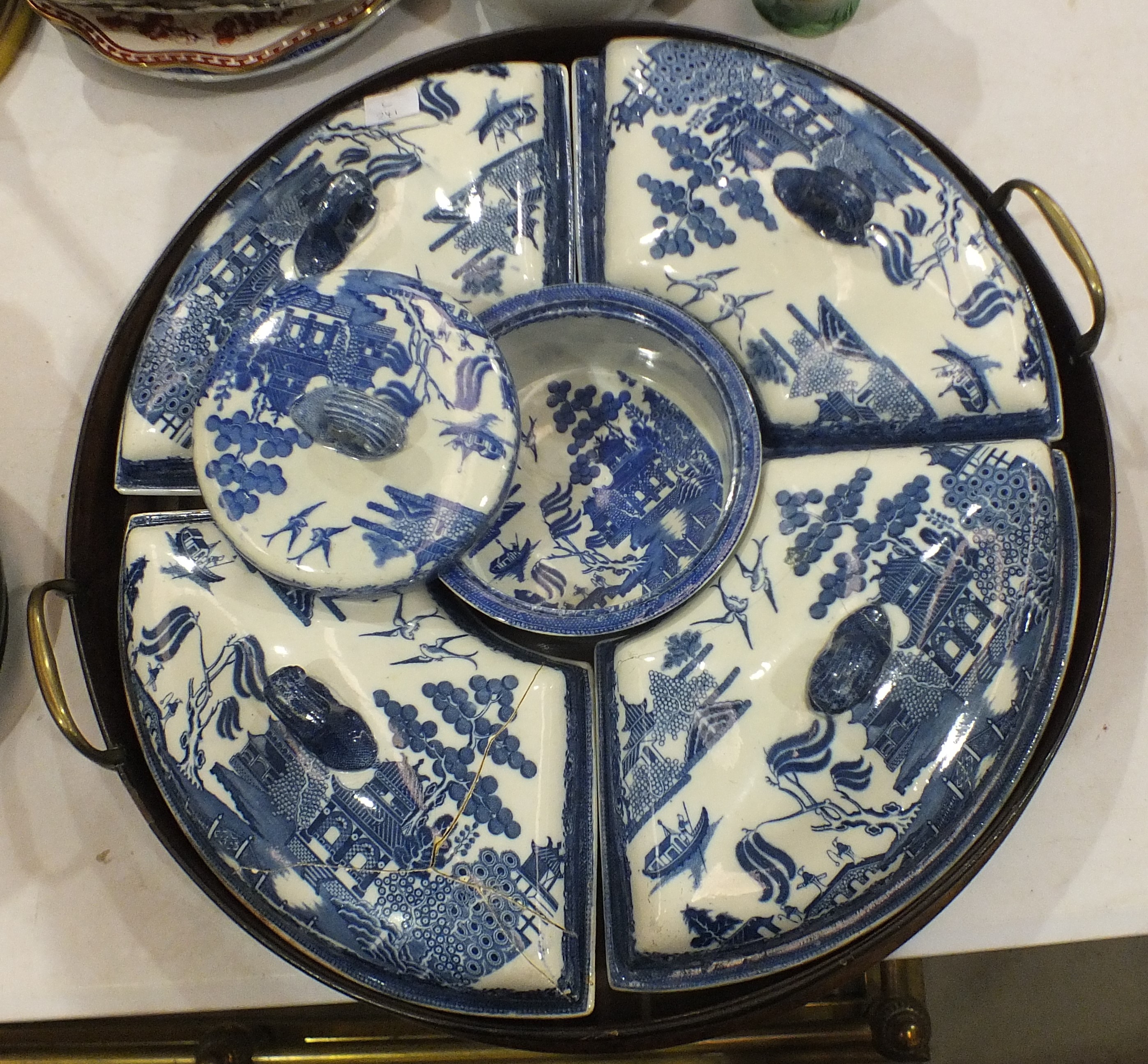 A 19th century blue and white willow pattern supper set, comprising four crescent shaped dishes - Image 2 of 4