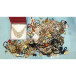 A quantity of costume jewellery.