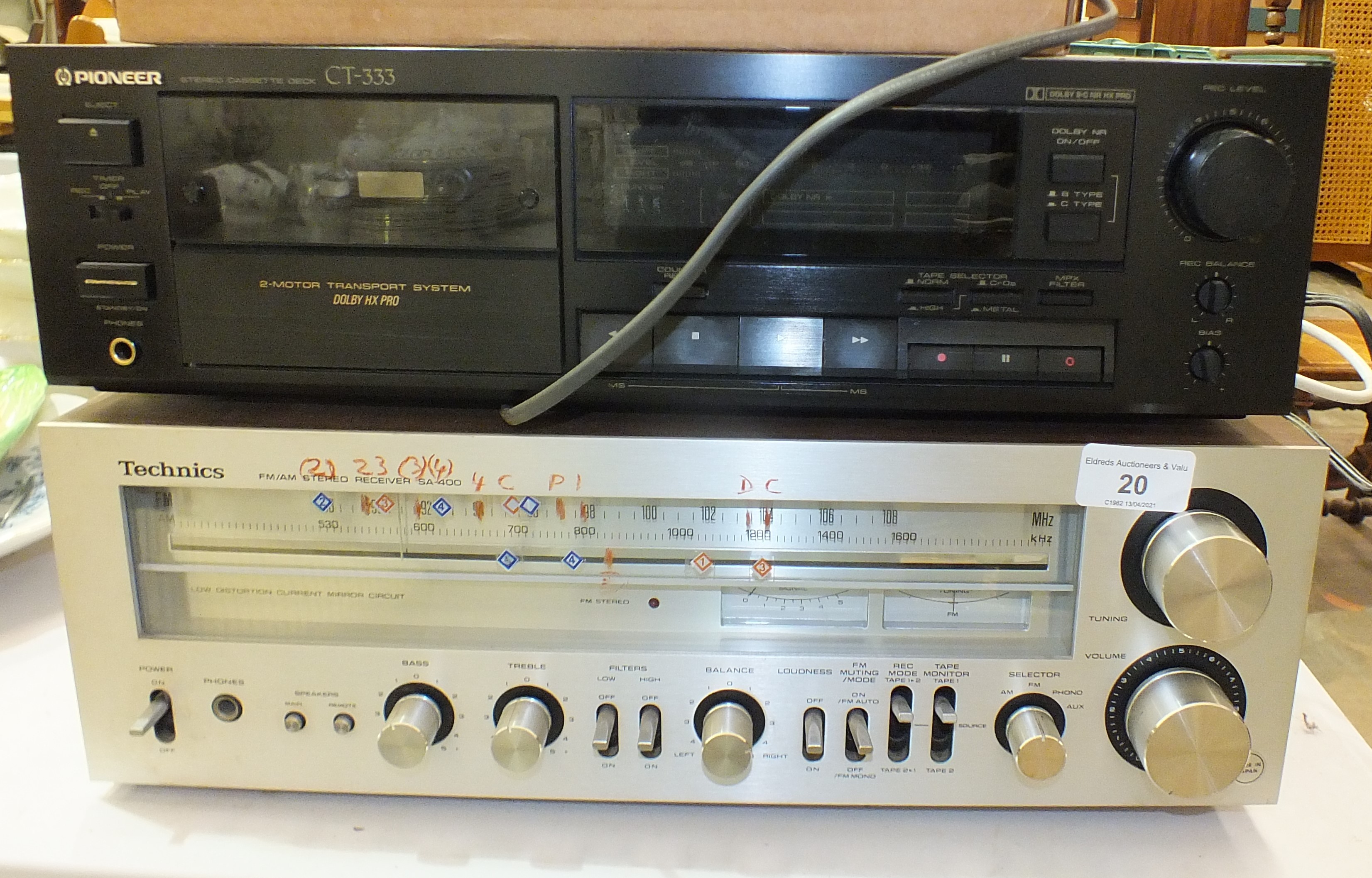 A Samsui FR-D3 direct drive turntable, a Technics stereo receiver SA-400 and a Pioneer cassette deck