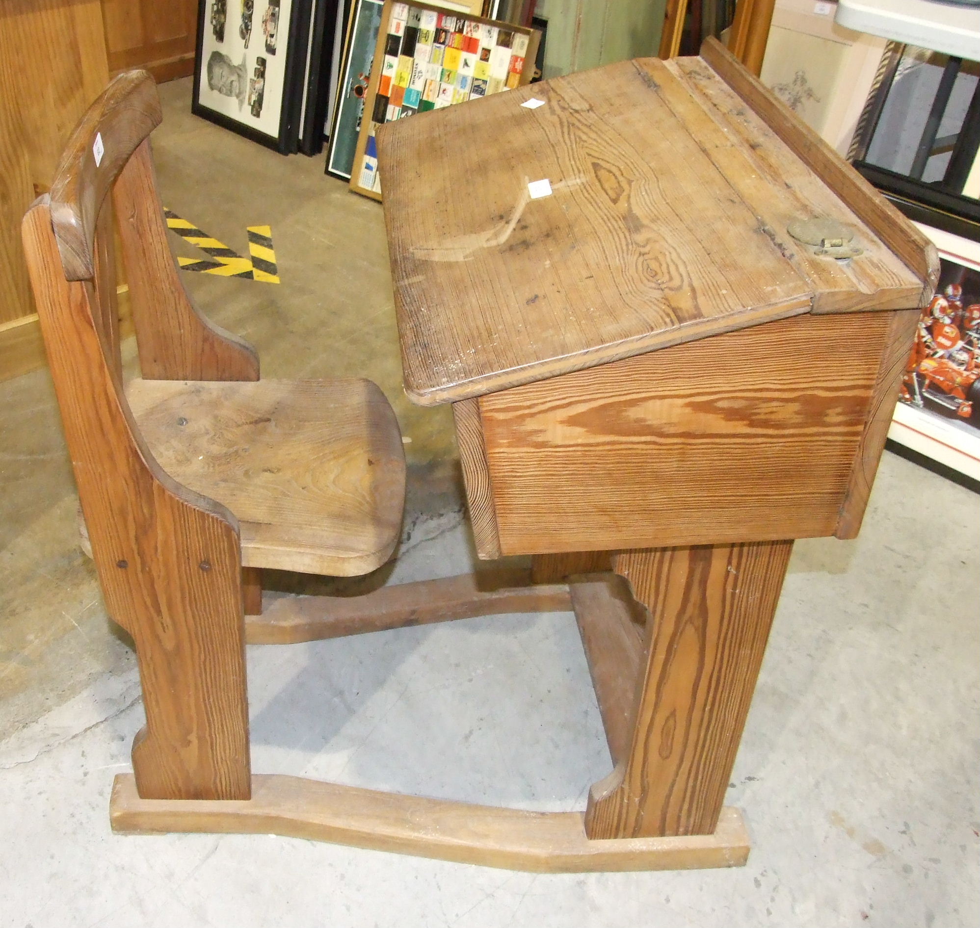 An early 20th century pitch pine and elm school desk and chair, the desk with sloping hinged lid and - Bild 2 aus 3