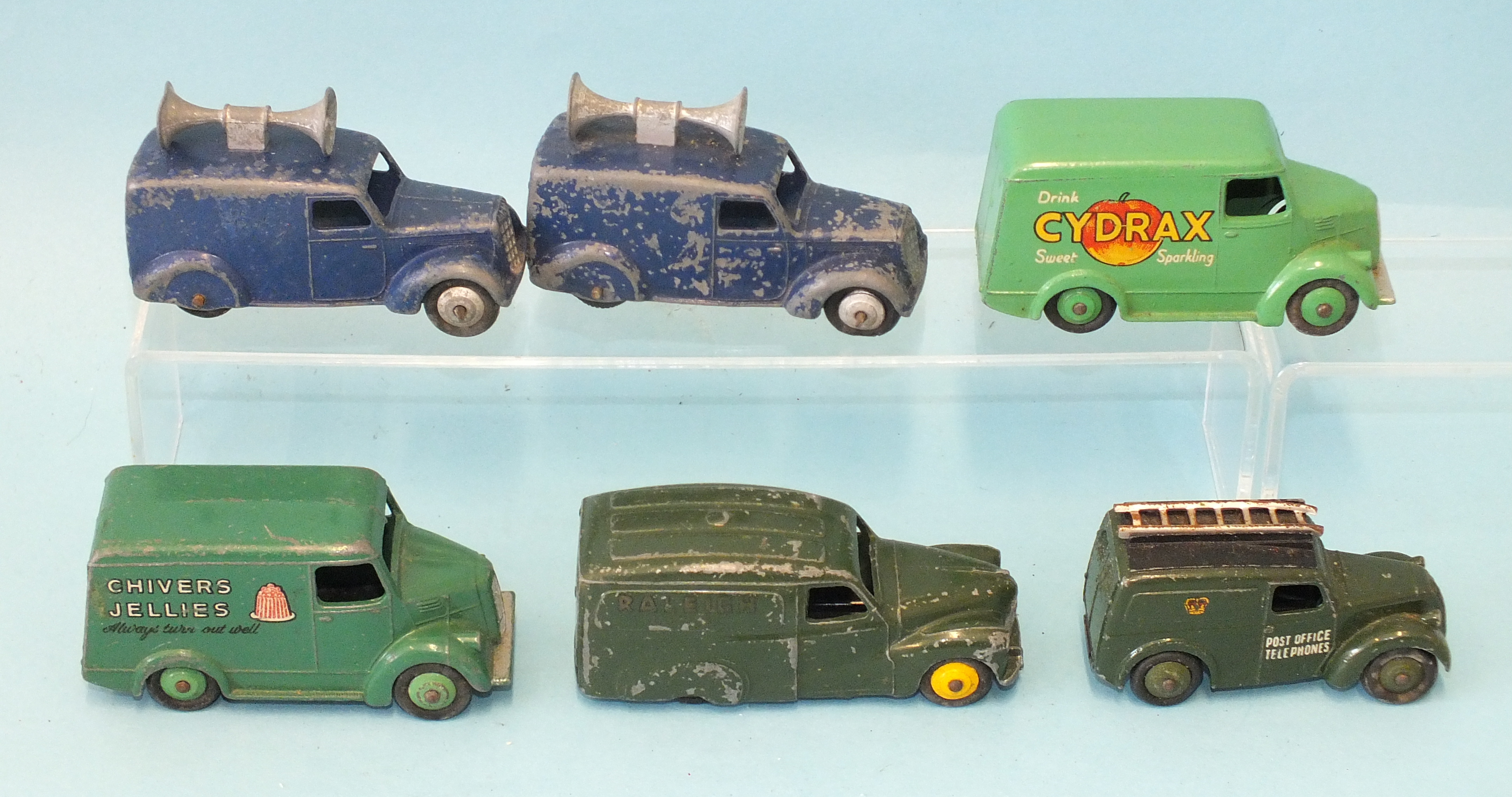 Dinky Toys, Trojan Vans: 452 "Chivers Jellies" and 453 "Cydrax", 261 Post Office Telephones van, 472 - Bild 2 aus 2