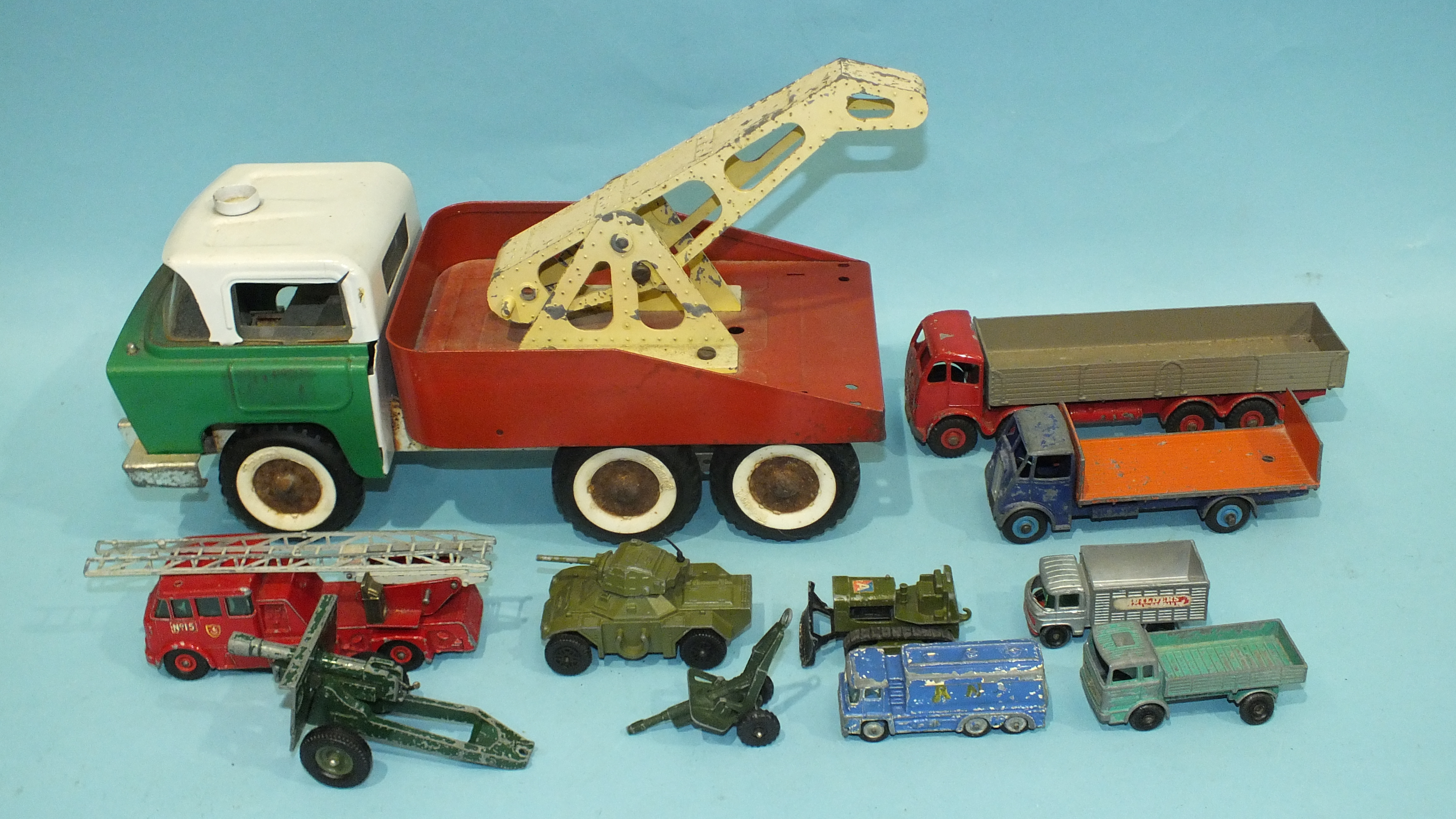 Dinky Supertoys, 501 Foden Diesel 8-Wheel Wagon, red/fawn, Guy 913 Flat Truck with tailboard, blue/