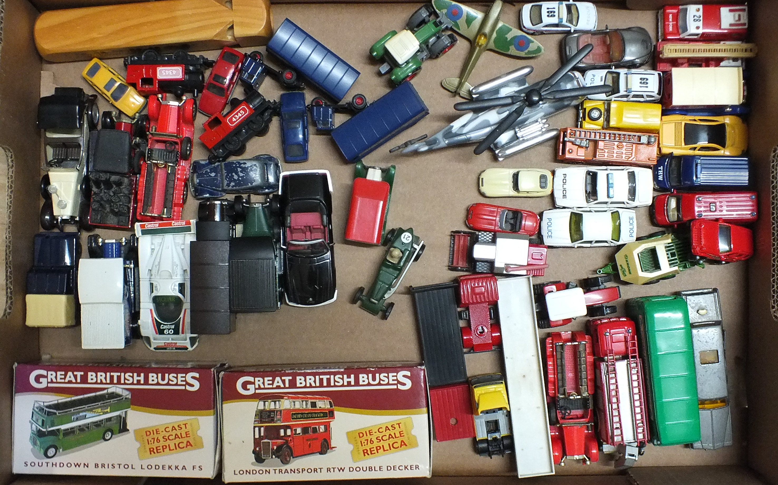 Atlas Editions, Great British buses, two 1:76 scale models, boxed and a quantity of unboxed