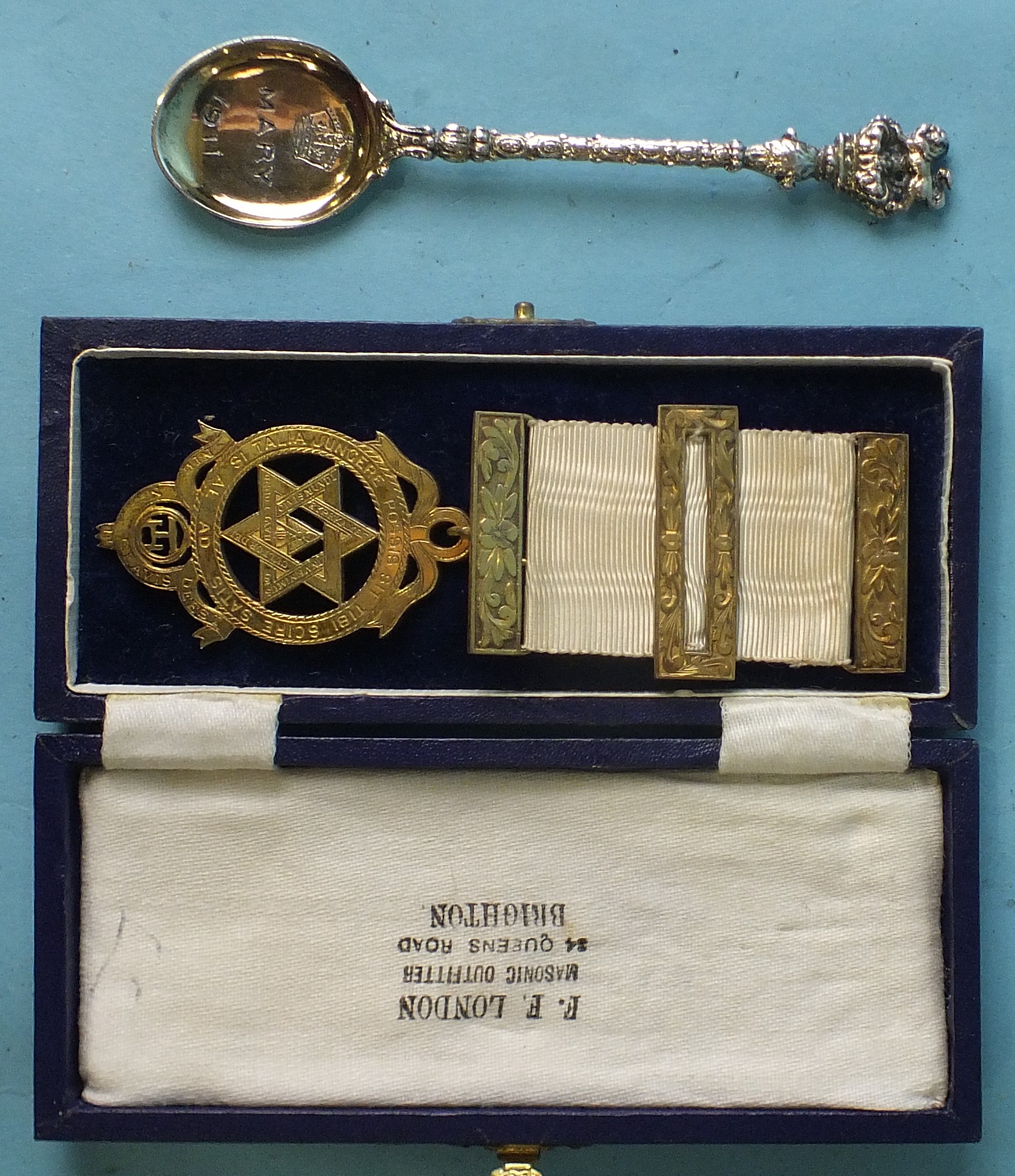 A Masonic good-quality silver gilt Royal Arch Chapter breast jewel, Birmingham 1936, on companions