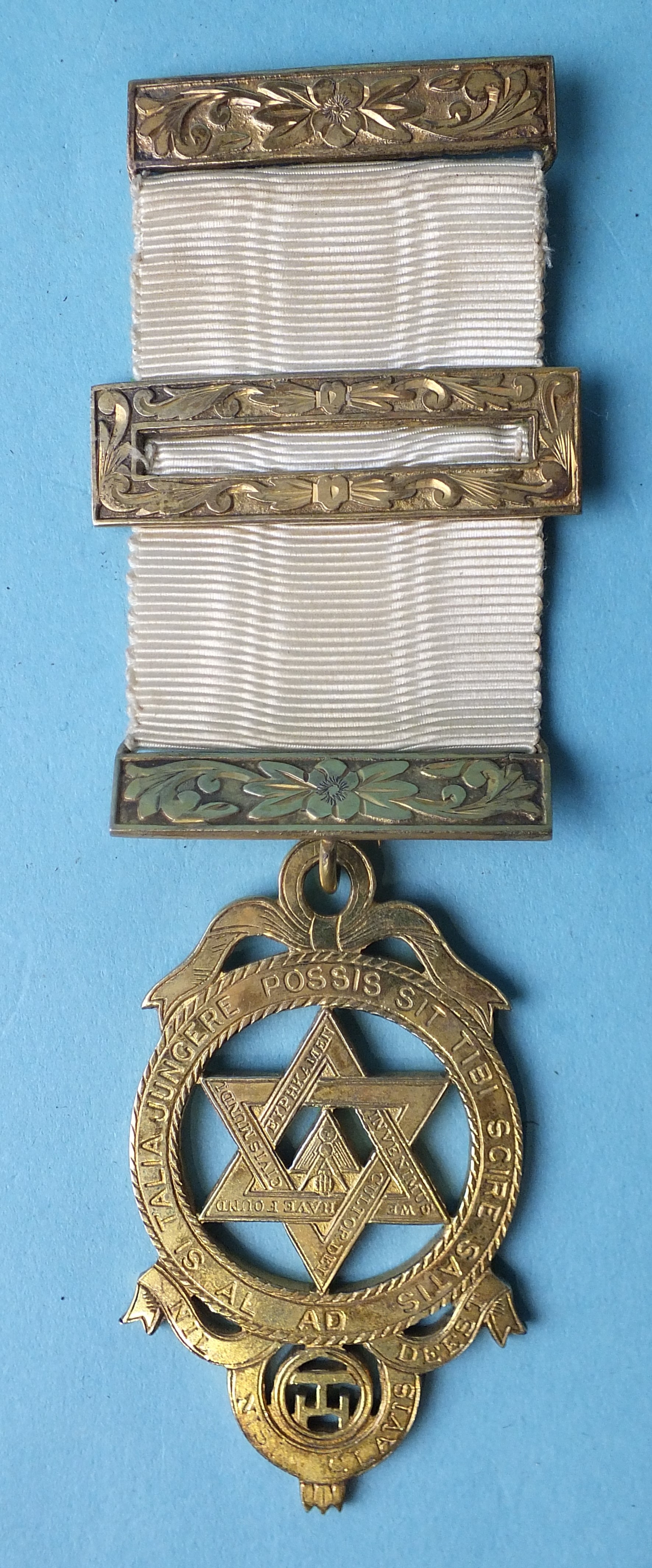 A Masonic good-quality silver gilt Royal Arch Chapter breast jewel, Birmingham 1936, on companions - Image 2 of 4