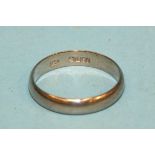 An 18ct white gold wedding band, size O, 3.4g.