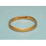 A 22ct gold wedding band, size O, 2.8g.