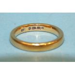 A 22ct gold wedding band, size K½, 5.6g.