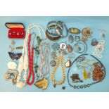 A quantity of costume jewellery.