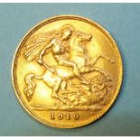 A 1910 half-sovereign, 4g.