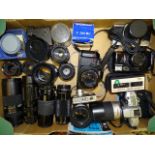 A mixed lot of cameras, lenses and accessories: cameras by Minolta, Dynax 4 with manual and pocket