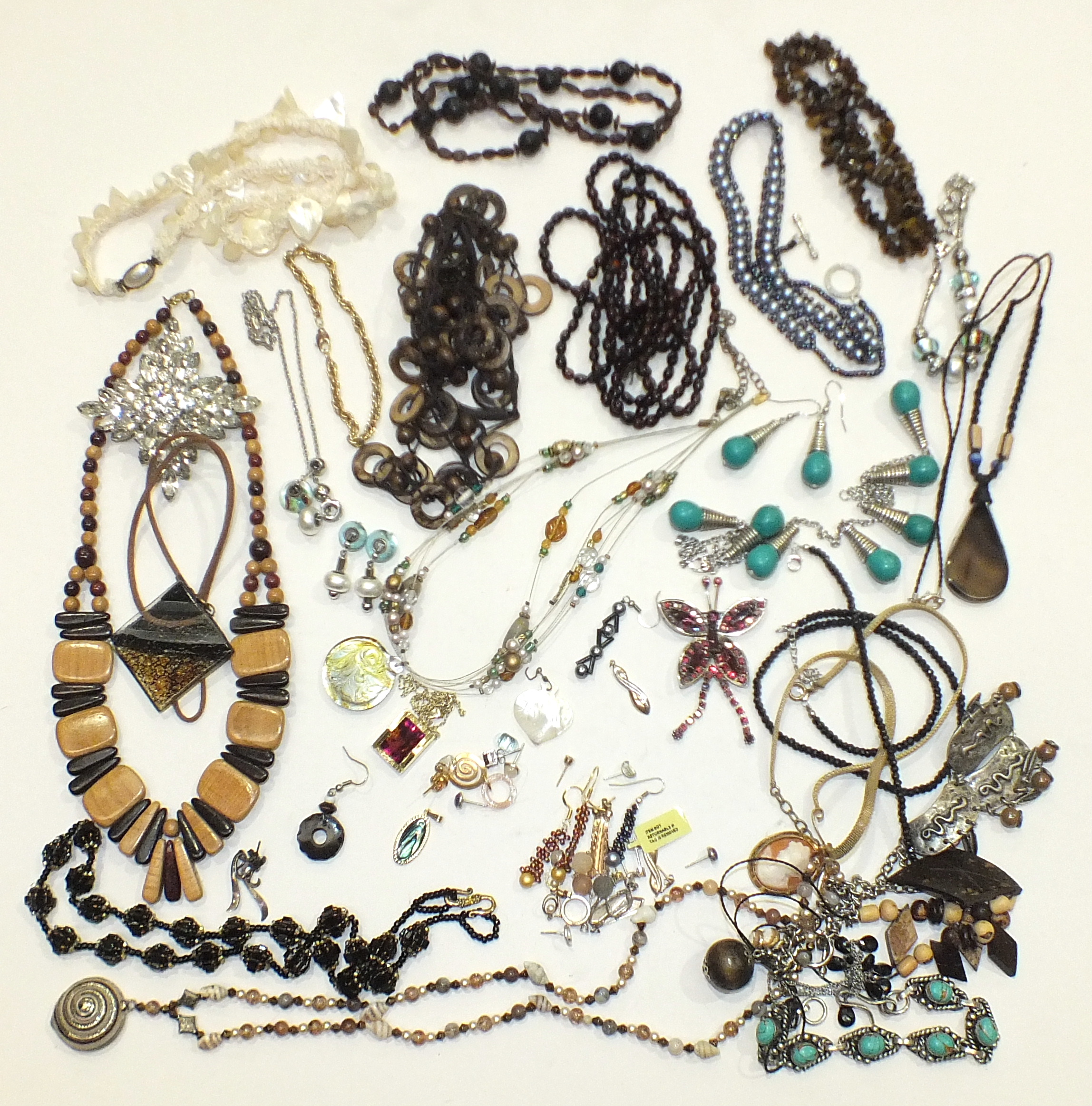 A quantity of costume jewellery. - Bild 2 aus 4