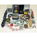 A quantity of costume jewellery.