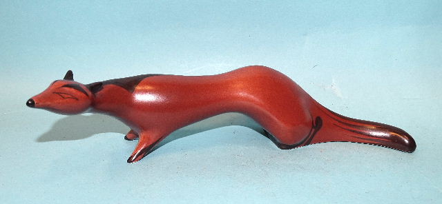 A Beswick stylised fox model no.1418, brown/black gloss, designed by Colin Melbourne, 21cm long. - Bild 3 aus 4