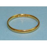 A 22ct gold wedding band, size M, 1.6g.