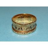 A Georgian 18ct gold mourning ring with black-enamelled text In Memory Of, between floral-engraved