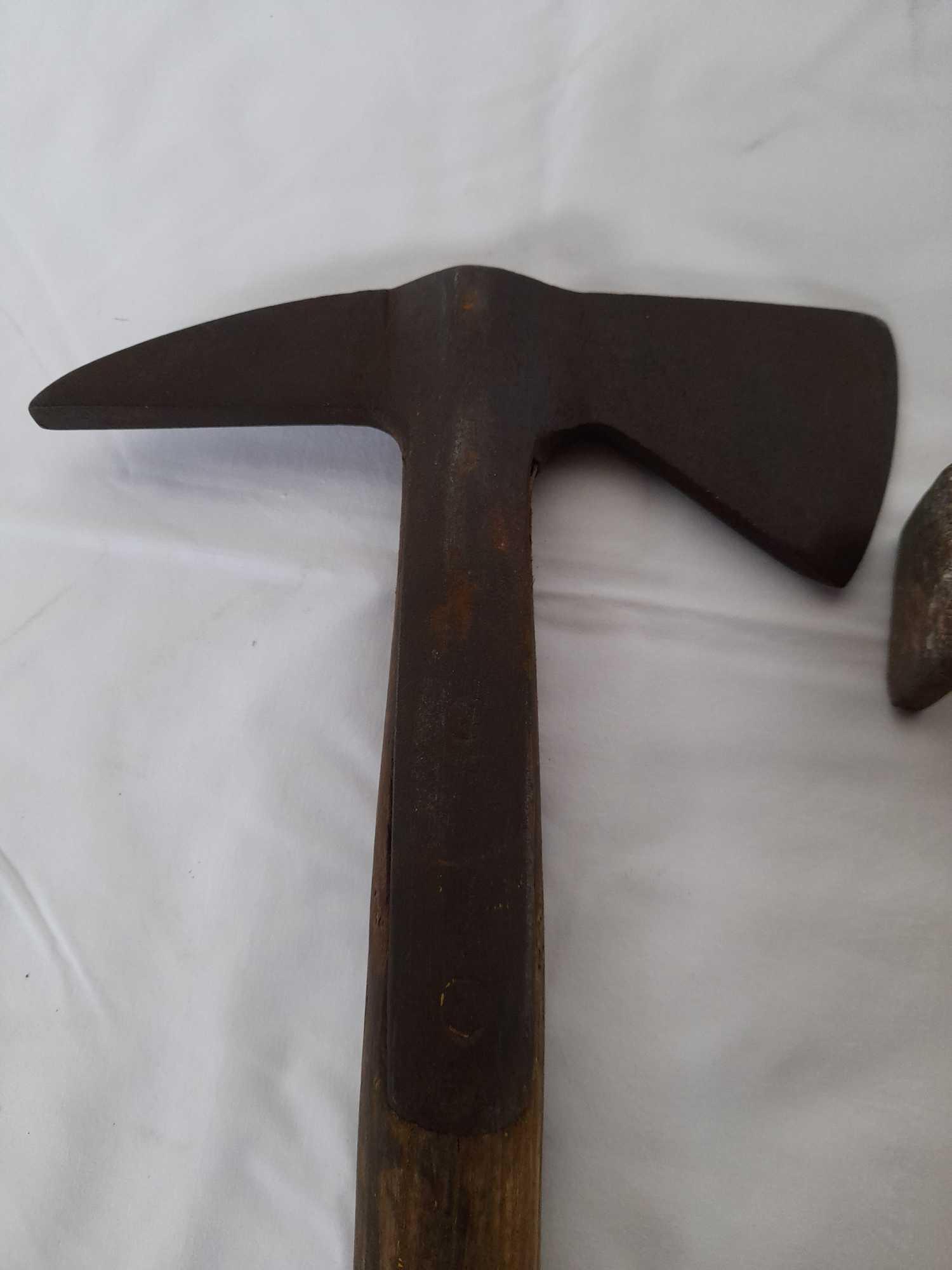 FIREMANS AXE & COOPERS TOOL - Image 4 of 9