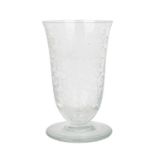 BACCARAT GLASVASE2. Hälfte 20. Jh., Klarglas, kleine Kratervase mit geätztem Florald