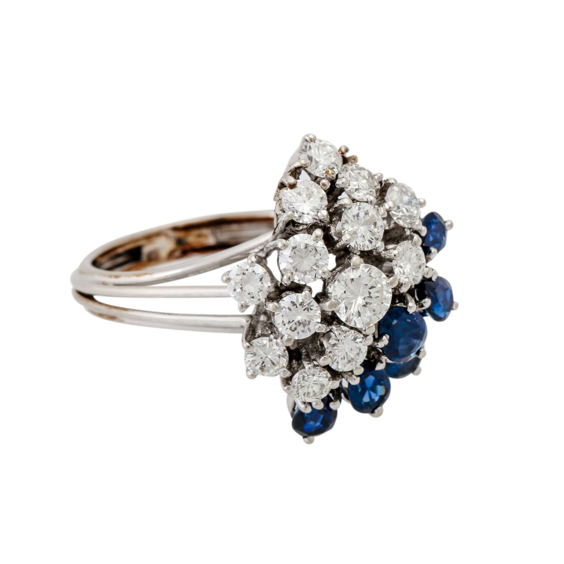 Ring mit Saphiren und Brillanten zus. ca. 1,2 ct,gute Farbe u. Reinheit, WG 18K, RW: 5