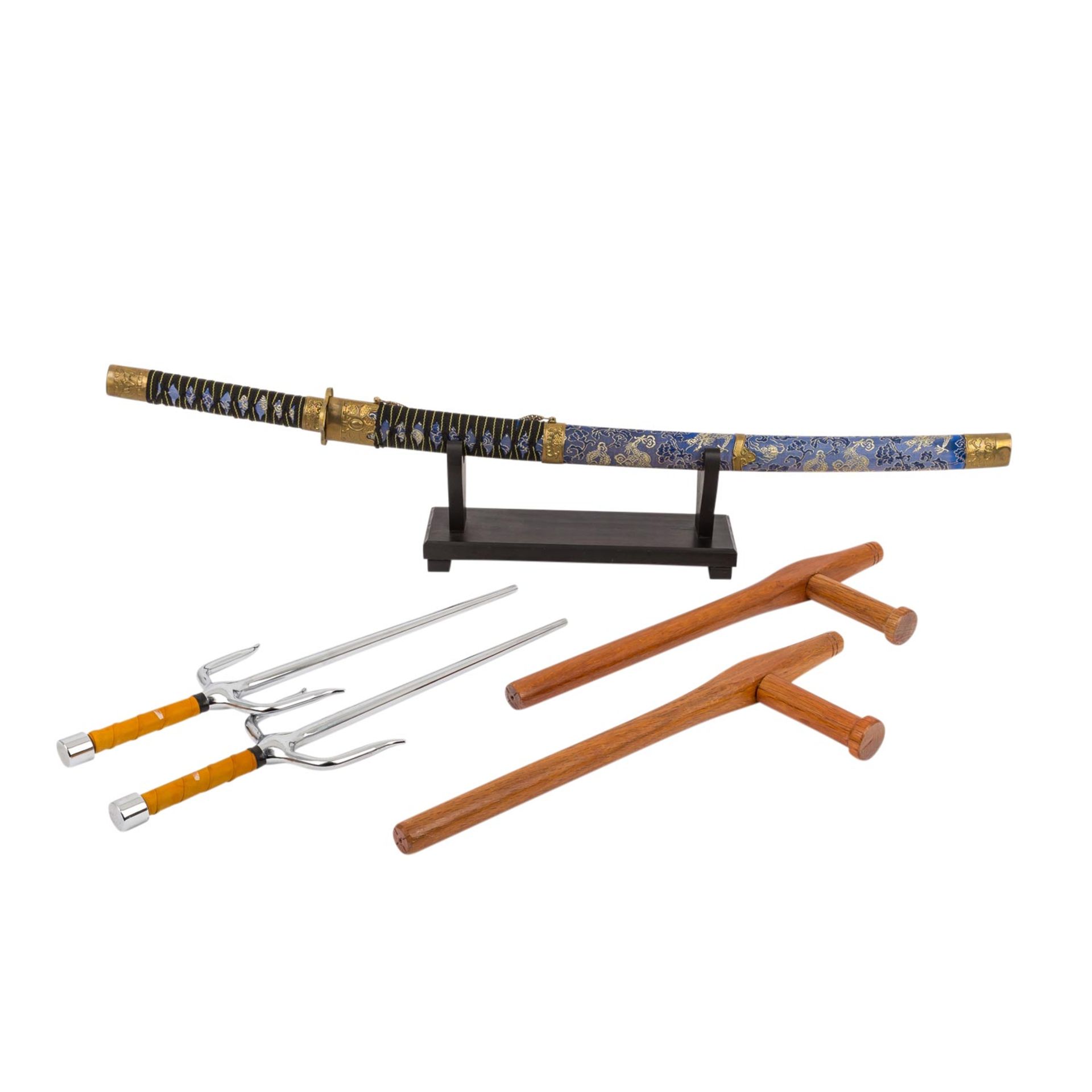 KONVOLUT ASIATISCHE WAFFEN KATANA, PAAR SEI UND TONFA,alle Teile modern, Katana, Stahl