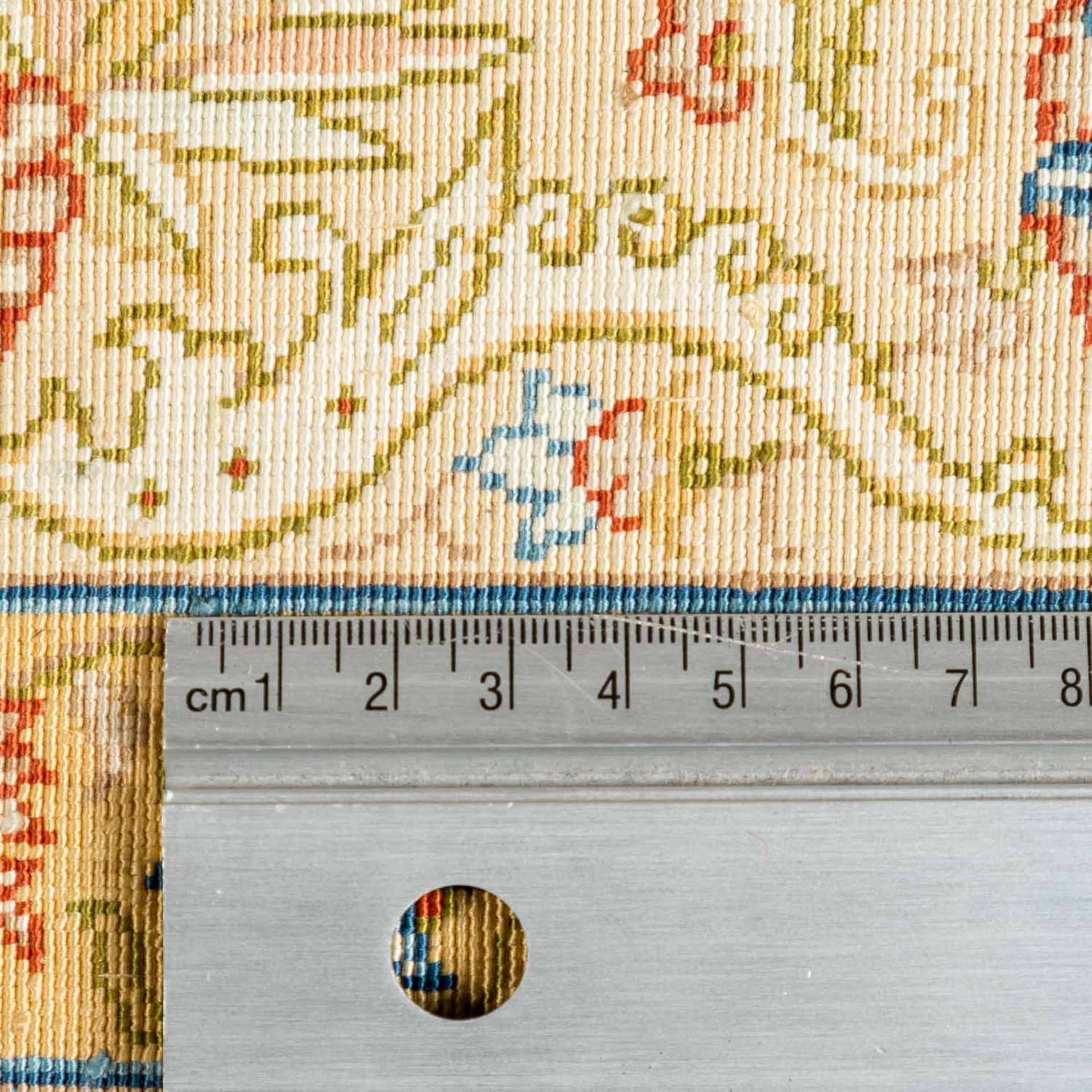 Orientteppich aus Seide. HEREKE, 159x95 cm.Das Innenfeld zeigt ein hellbeigefarbenes G - Bild 5 aus 5