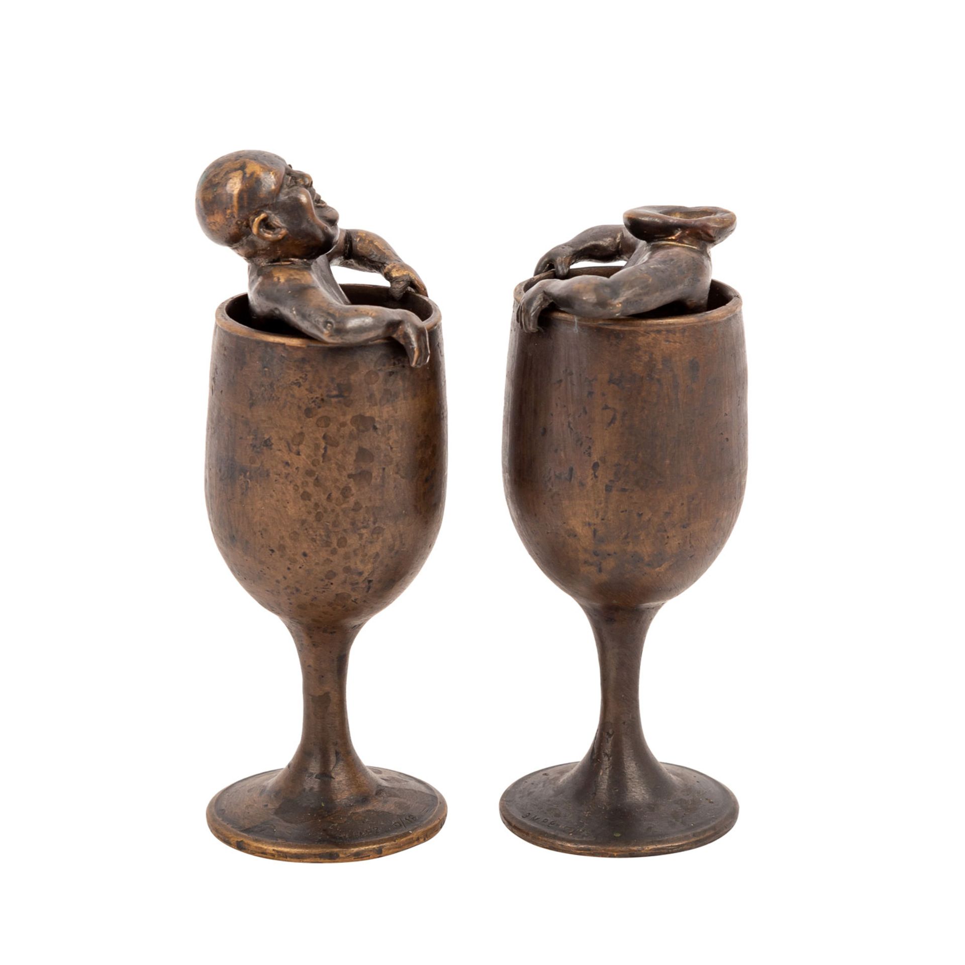 MESSER, GUIDO (geb. 1941), 2 Herrenfiguren in Pokalen,Bronze brüniert, zwei männlich - Image 2 of 4