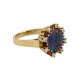 Ring mit Opaltriplette und Brillantenvon zus. ca. 0,16 ct, ca. LGW (I-J)/SI, LGW (I-J)