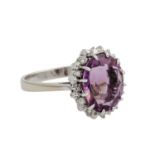 Ring mit Amethyst und 12 Achtkantdiamantenzus. ca. 0,30 ct ,gute bis mittlere Farbe u