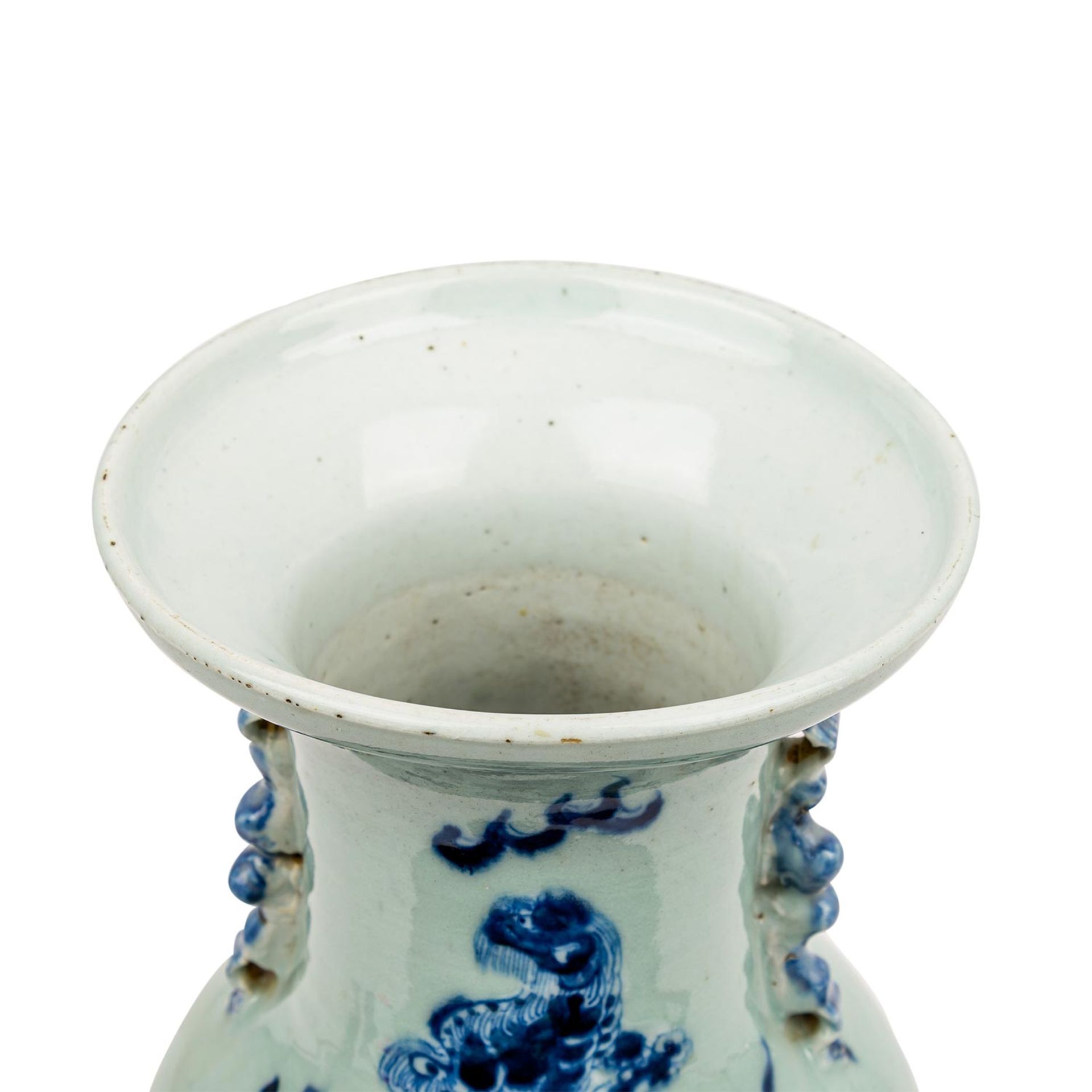 Seladonfarbene Vase aus Porzellan. CHINA.Mit seitlich am Hals aufgesetzten Handhaben i - Image 6 of 6