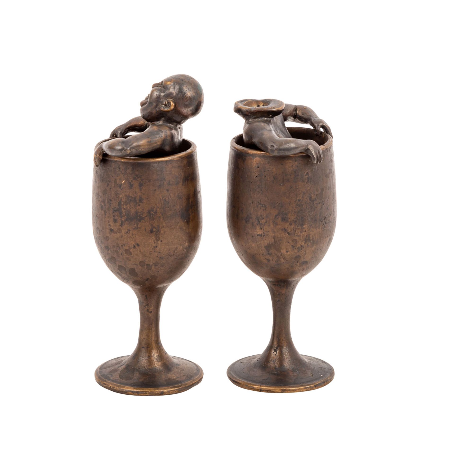 MESSER, GUIDO (geb. 1941), 2 Herrenfiguren in Pokalen,Bronze brüniert, zwei männlich - Image 4 of 4