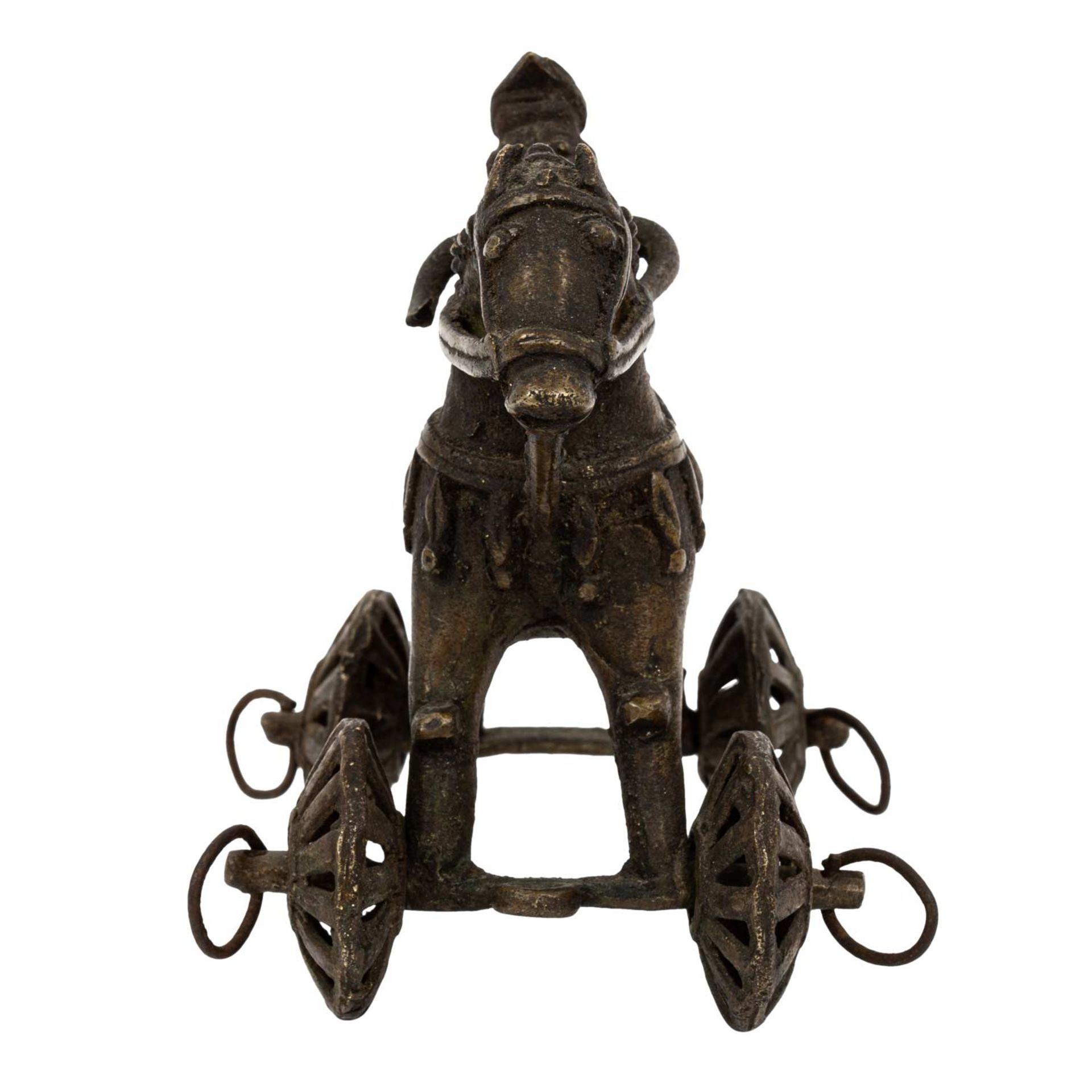 Altes Kinderspielzeug "Pferd" aus Messing-Bronze, INDIEN, 19. Jh..Pferd mit Reiter auf - Image 2 of 6