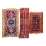 Drei dörfliche Teppiche: ANATOLIEN/TURKMENISTAN/KAUKASUSTeppich 1: YAGCEBEDIR/ANATOLI