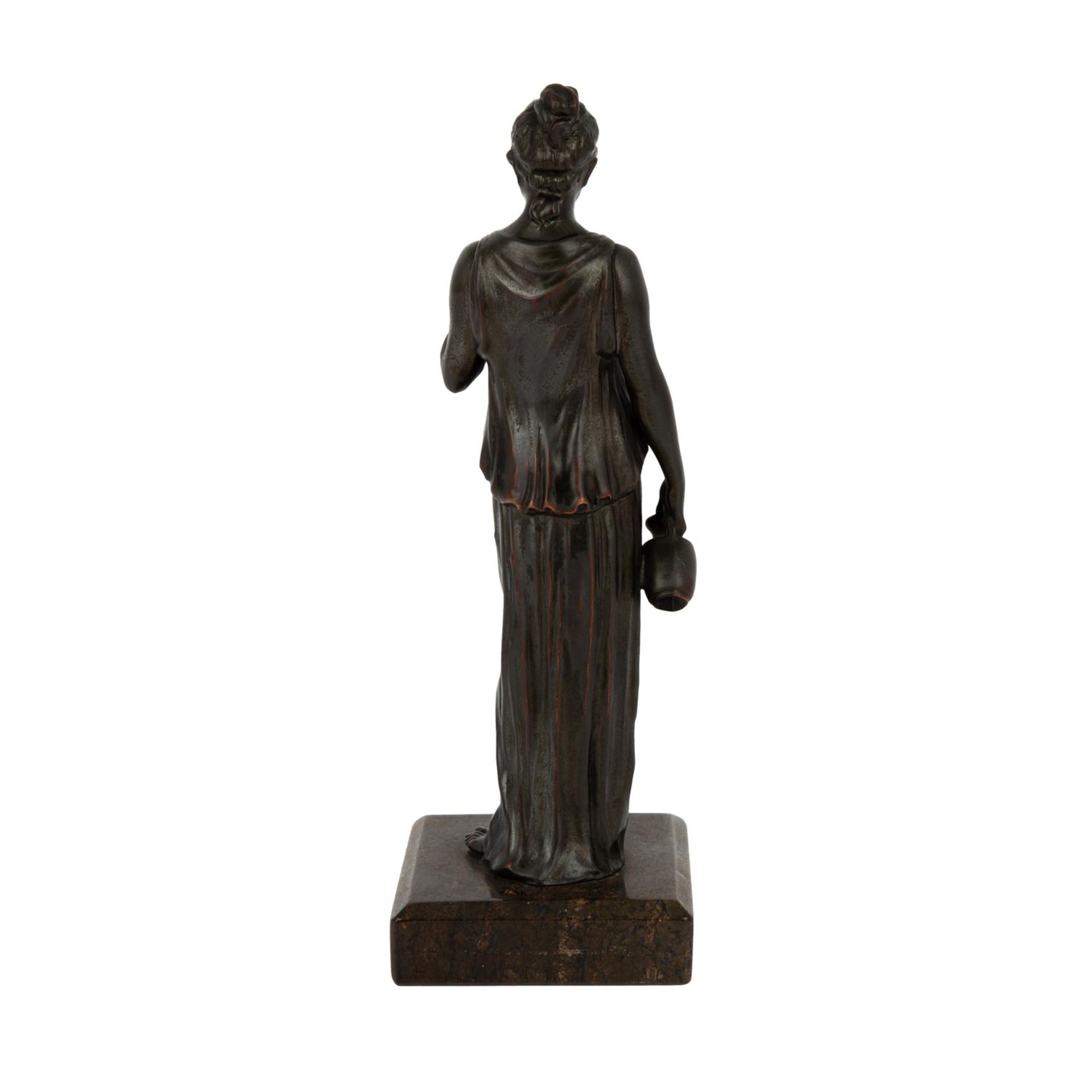 BILDHAUER DES 19.JH. "Bronzestatue einer Vestalin"Wohl Frankreich, 19.Jh., Standfigur - Image 3 of 5
