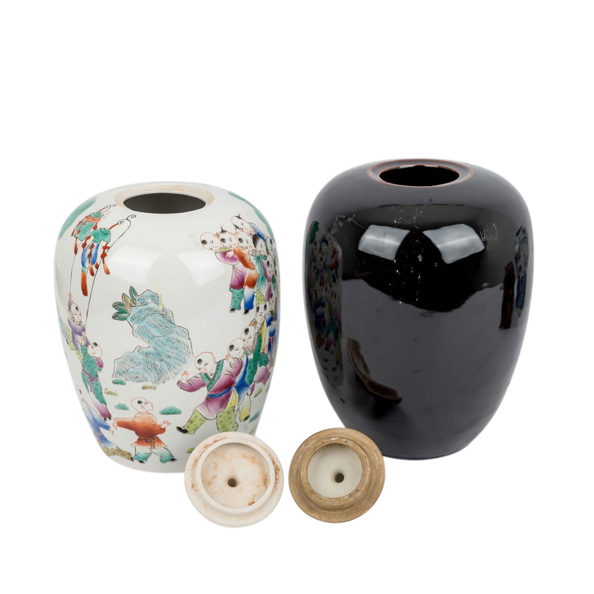 2 Deckelvasen. CHINA. 1 unifarbene Vase, mit hochglänzender schwarz-brauner Glasur, H - Image 4 of 5