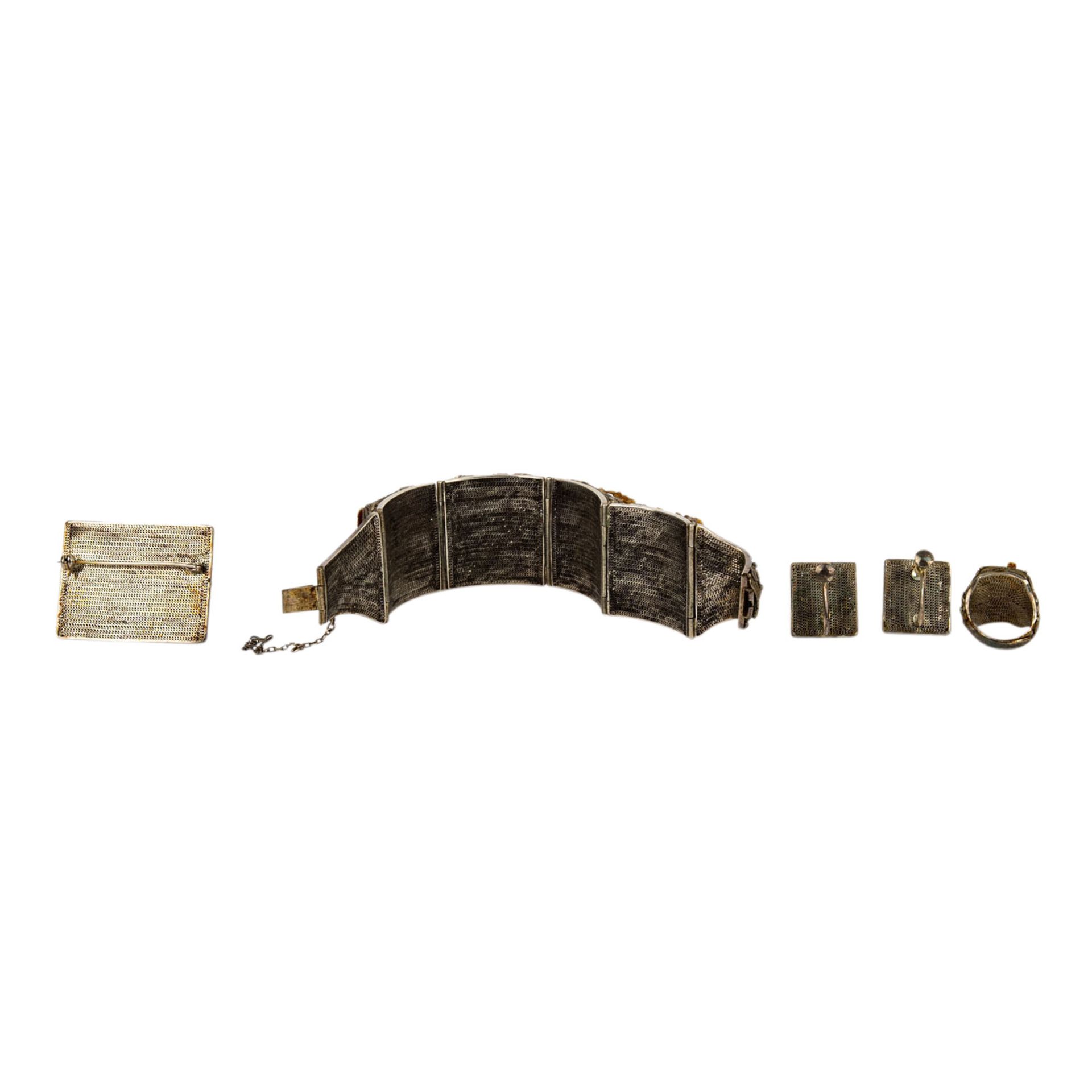Fünfteiliges Schmuckset. CHINA, 1900-1930: 1 Armband (gestempelt: Silver), 1 Ring, 1 - Image 4 of 4