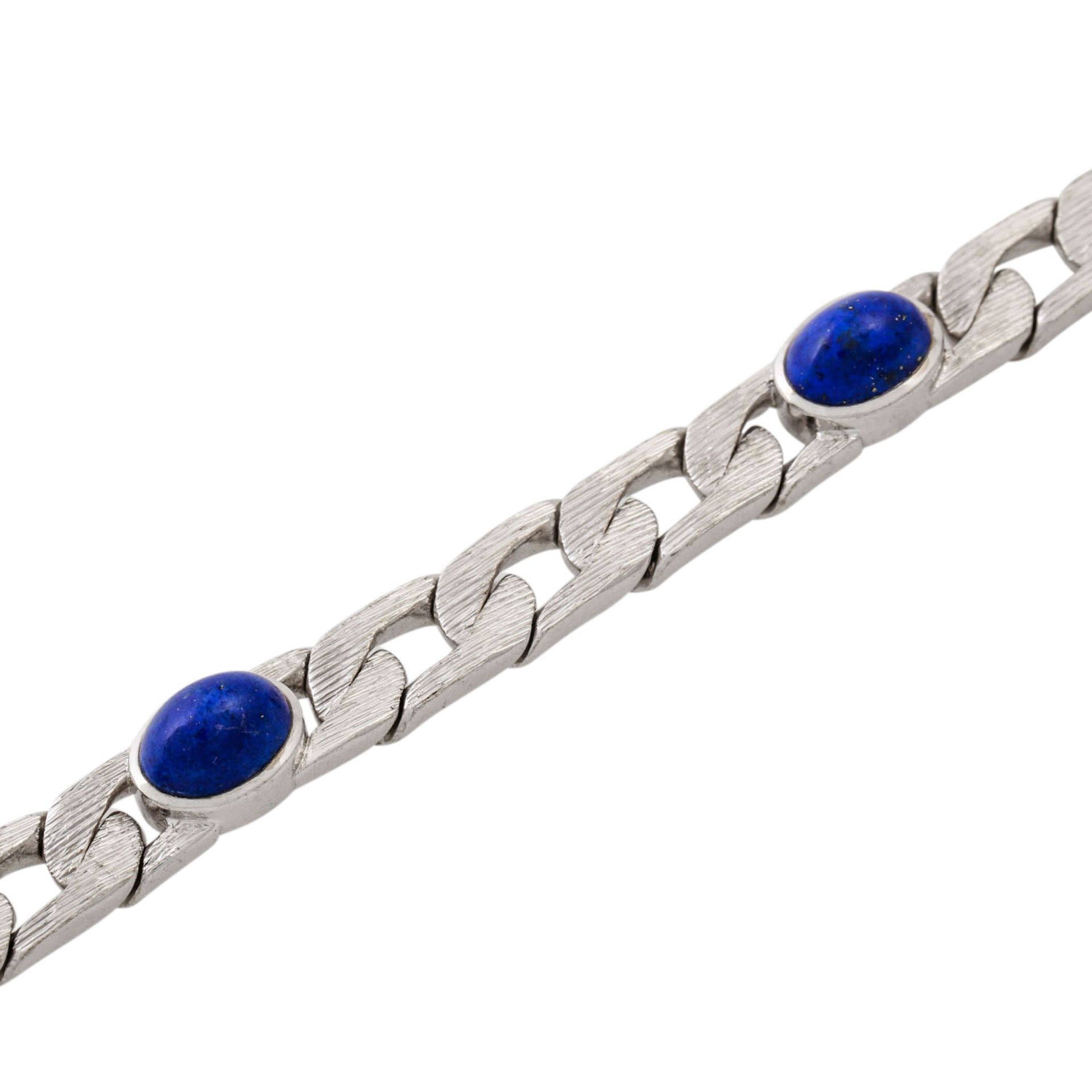 Panzerarmband mit 4 ovalen Lapislazuli-Cabochons, WG 18K, 31,1 g, L: 17,5cm, 2. H. 20. - Bild 4 aus 5