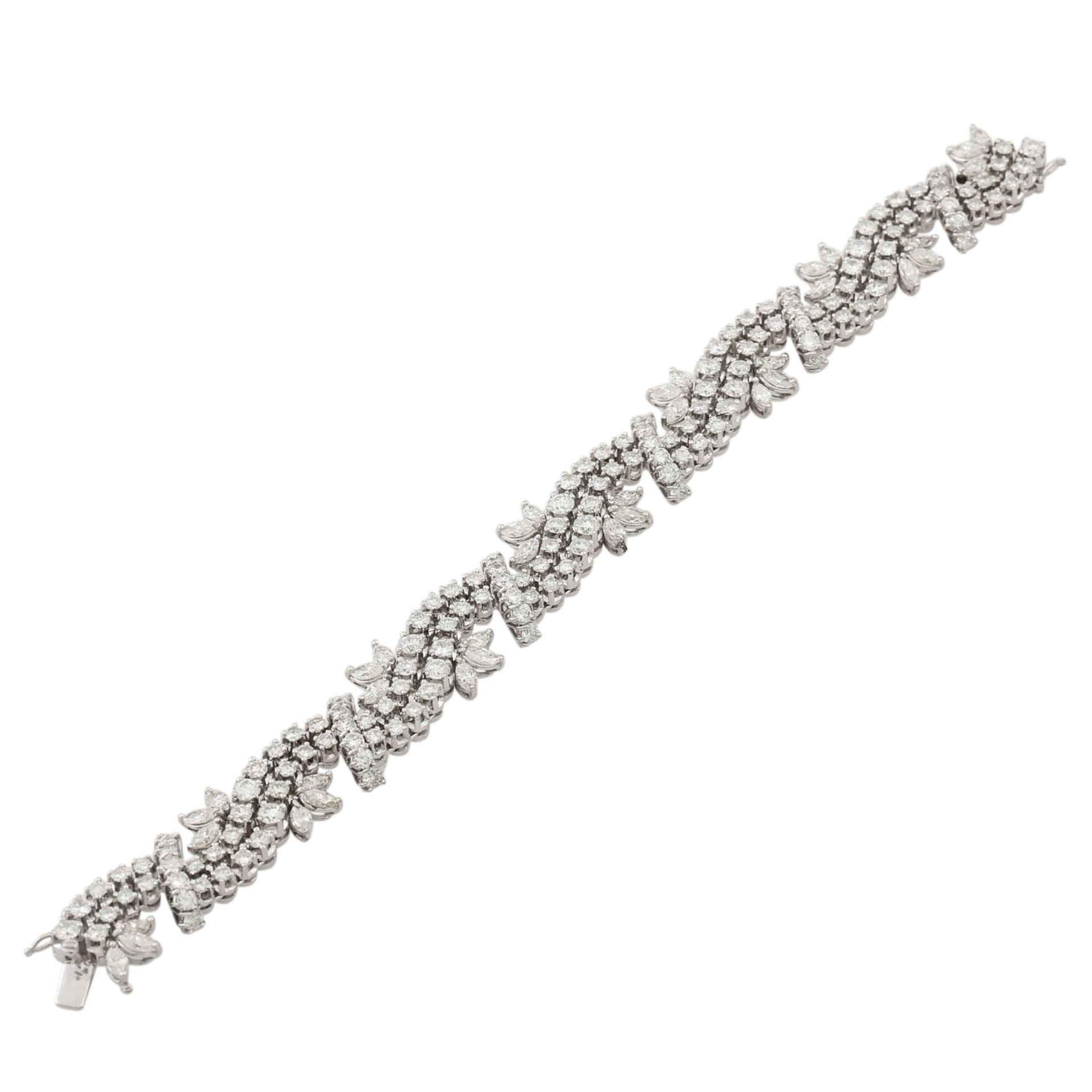 Armband mit 150 Brillanten zus. ca. 10 ct und 36 Diamantnavettes zus. ca. 5,7 ct, ca. - Image 3 of 6
