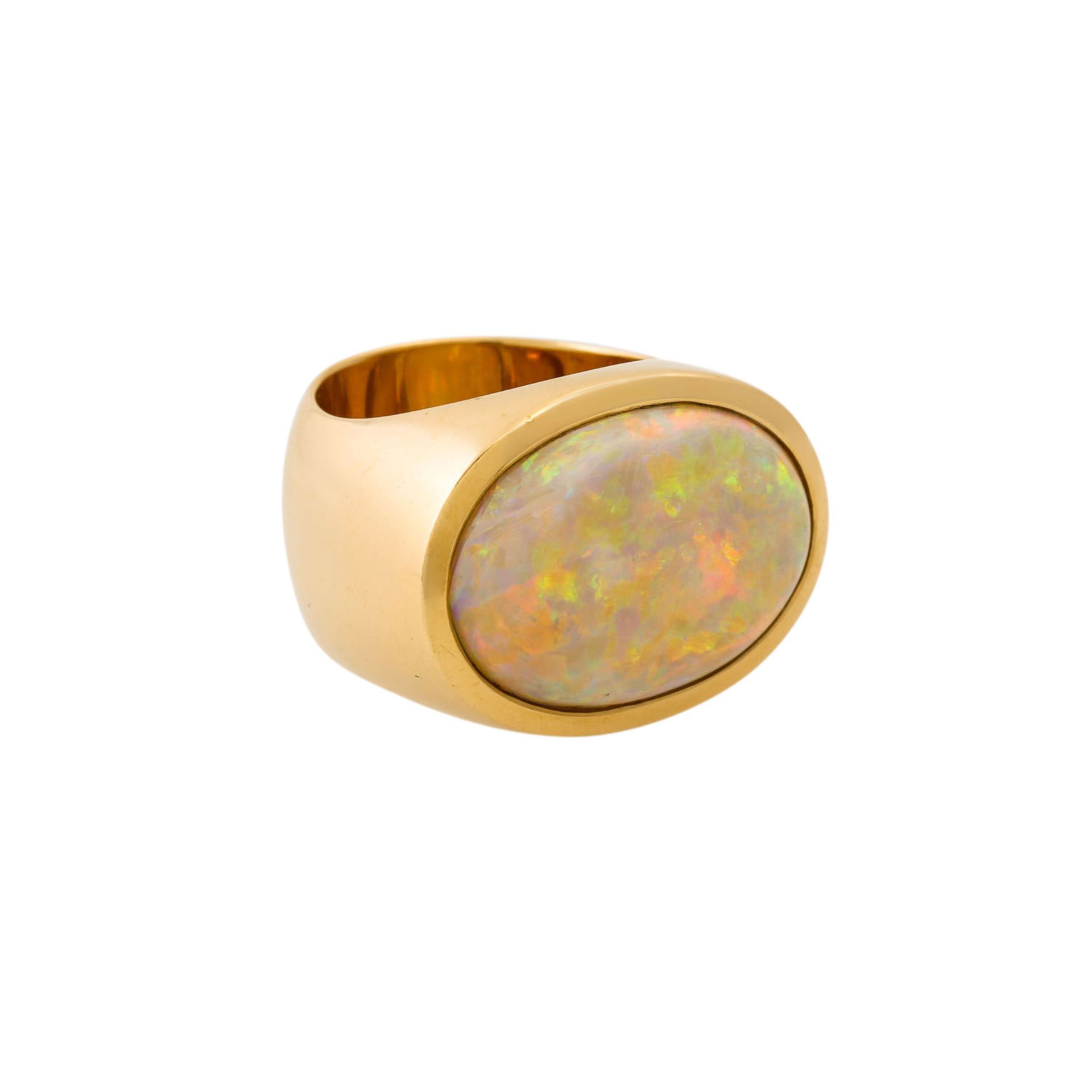 Ring mit ovalem Opal mit lebhaftem Farbspiel in gelb-orange-grün-blau, ca. 13x15,5 mm