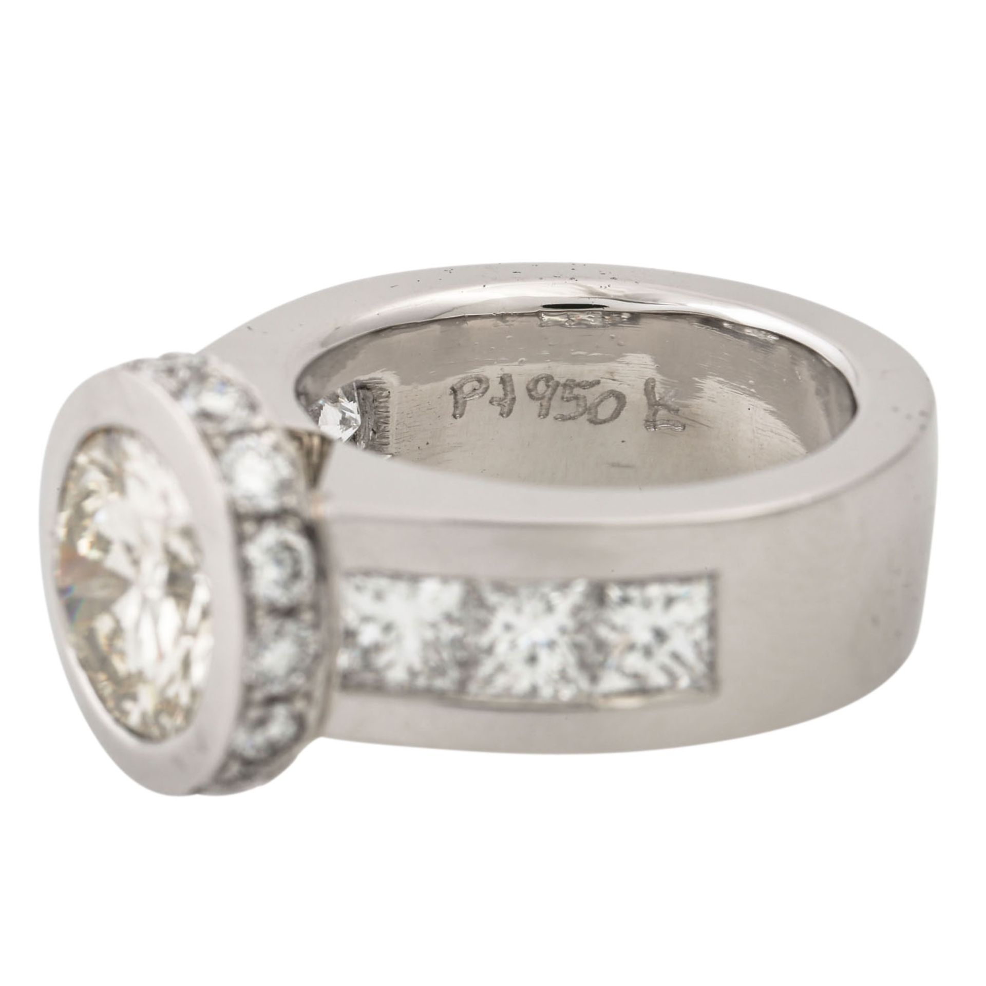Ring mit Brillant von ca. 3 ct, 6 Prinzessdiamanten zus. ca.1,3 ct und 14 kl. Brillan - Image 7 of 7