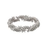 Armband mit 150 Brillanten zus. ca. 10 ct und 36 Diamantnavettes zus. ca. 5,7 ct, ca.