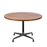 IN DER ART VON EAMES, RAY & CHARLES „Segment Dining Table“, Runde Tischplatte, Eic