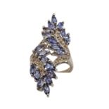 Sterling Silber Designer Ring, RW 56,75, besetzt mit blauen, natürlichen Loliten. <br