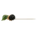 VICTOR MAYER Anstecknadel "Brombeere", GG 18K, 4,4 gr, Onyx und Nephrit geschnitten, L