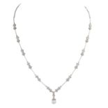 Collier mit Perle und Brillanten zus. ca. 0,5 ct, mittlere bis gute Farbe u. Reinheit,