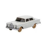 WIKING Mercedes 220 S, Heckflosse, 1961-1967, Karosserie etwas heller als silbergrau,