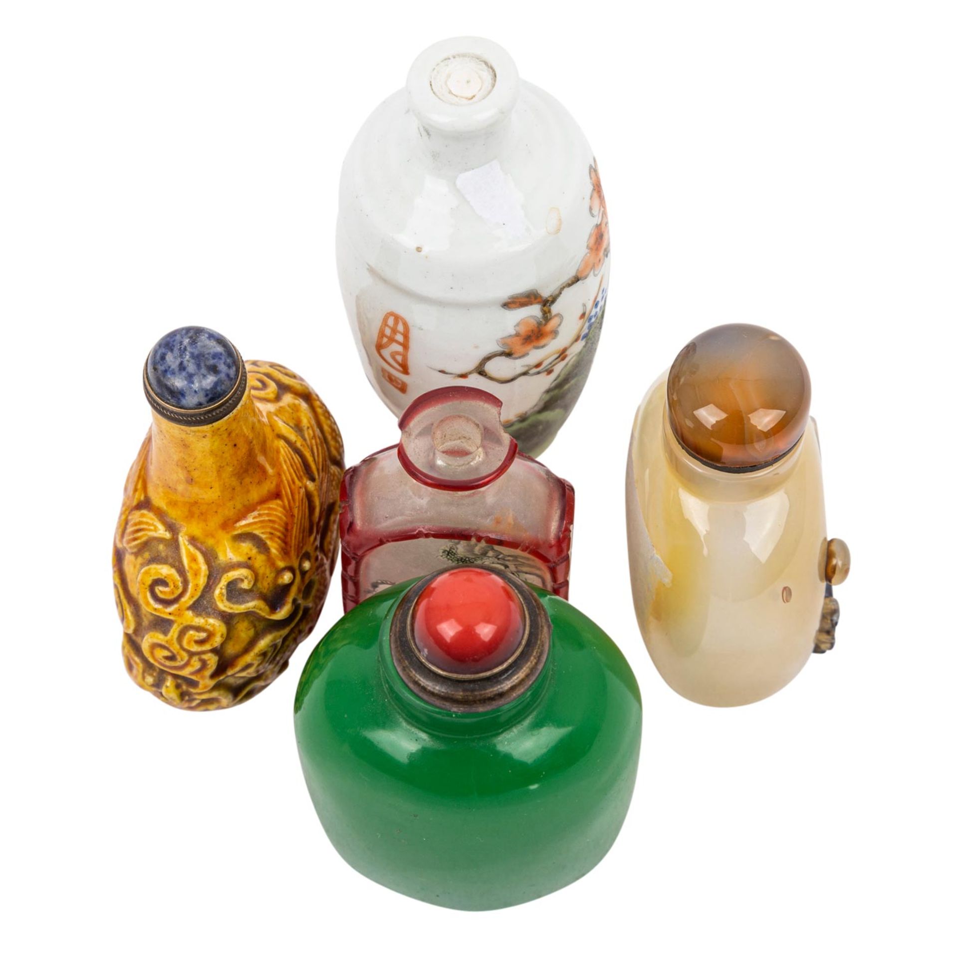 5 snuff bottle. CHINA, 19./20. Jh.: aus grünem Pekingglas, H.: 7,5 cm/aus gelb glasie - Bild 9 aus 9