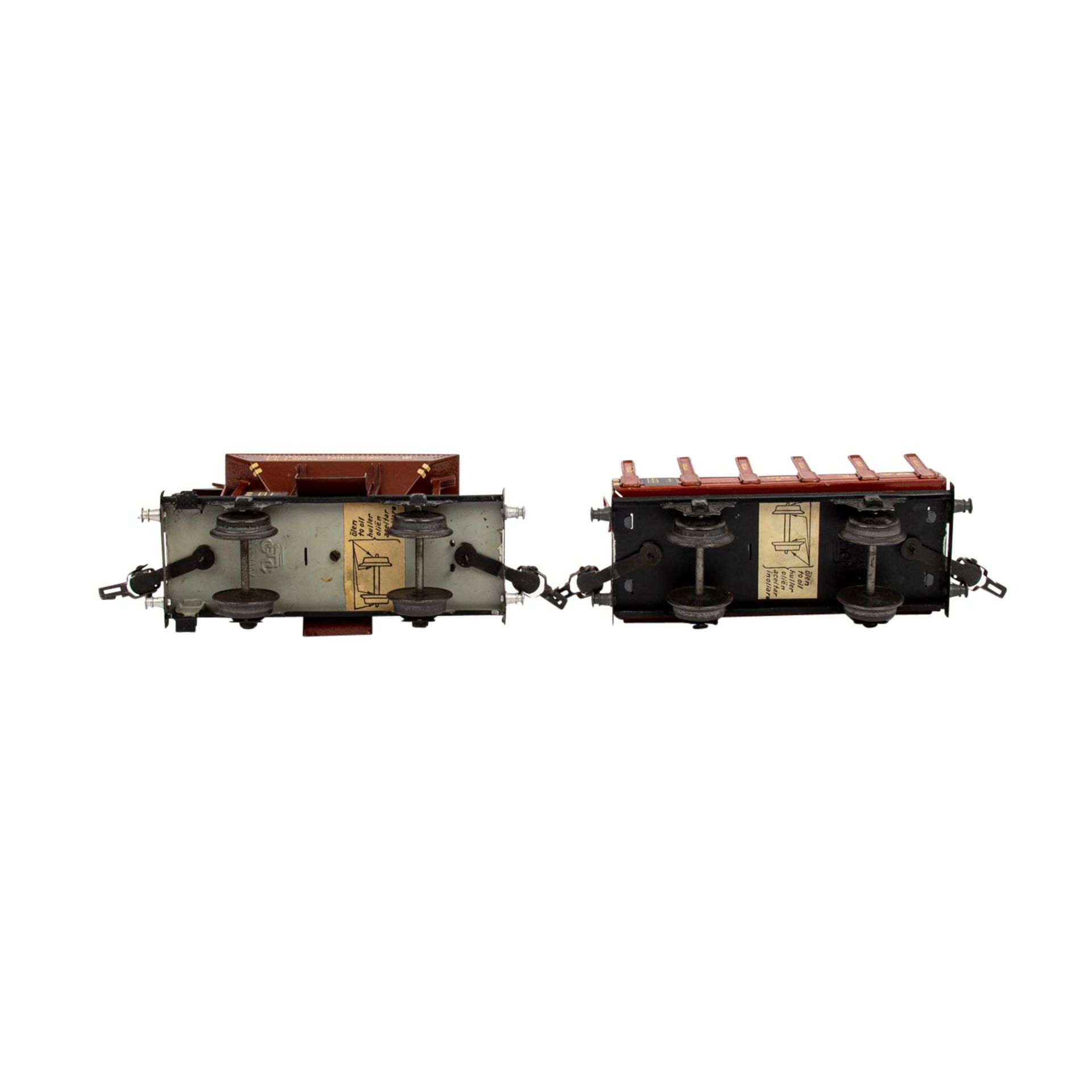 MÄRKLIN zwei Güterwagen, Spur 0, 1933-1951, bestehend aus rotbraunem Schotterwagen " - Image 6 of 6