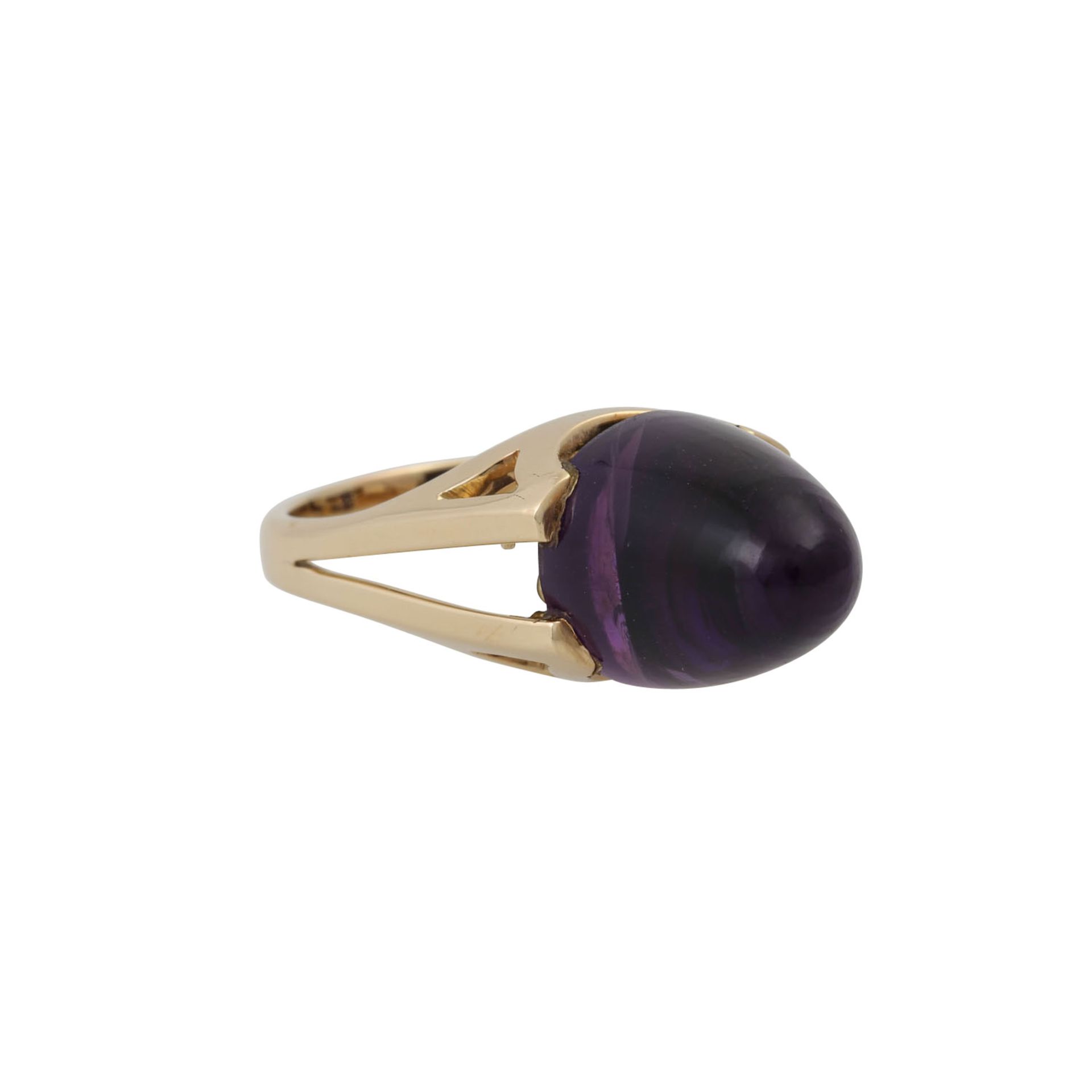 Ring mit hohem Amethystcabochon 