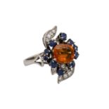 Ring mit orangefarbenem Saphir